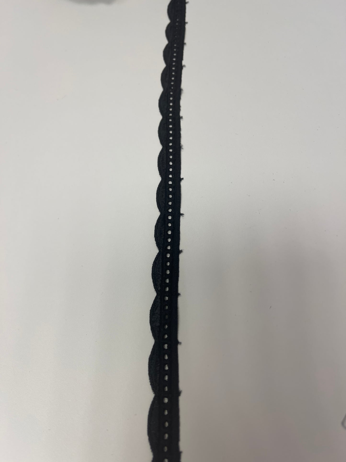 Mežģīne 2 cm-melna