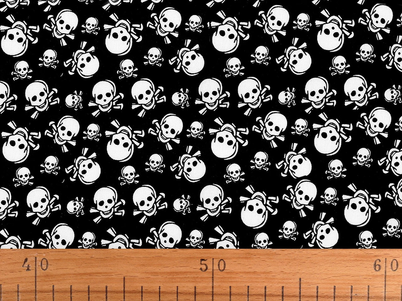 100% Kokvilnas audums-skeletgalvas 125 g/m²