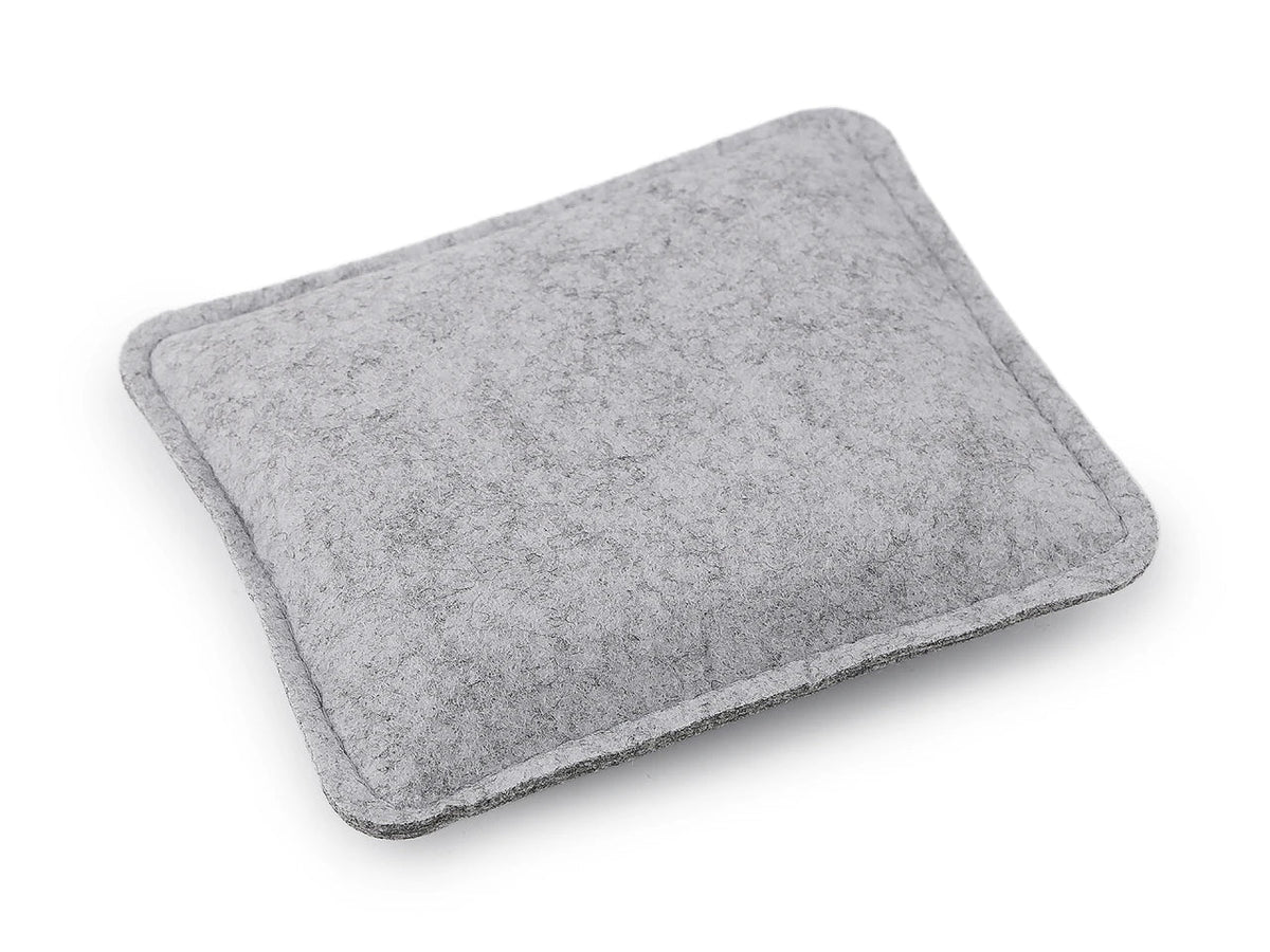 Zdjęcie z matą do filcowania Felting Pad – dostępna w Šarlotes audumi