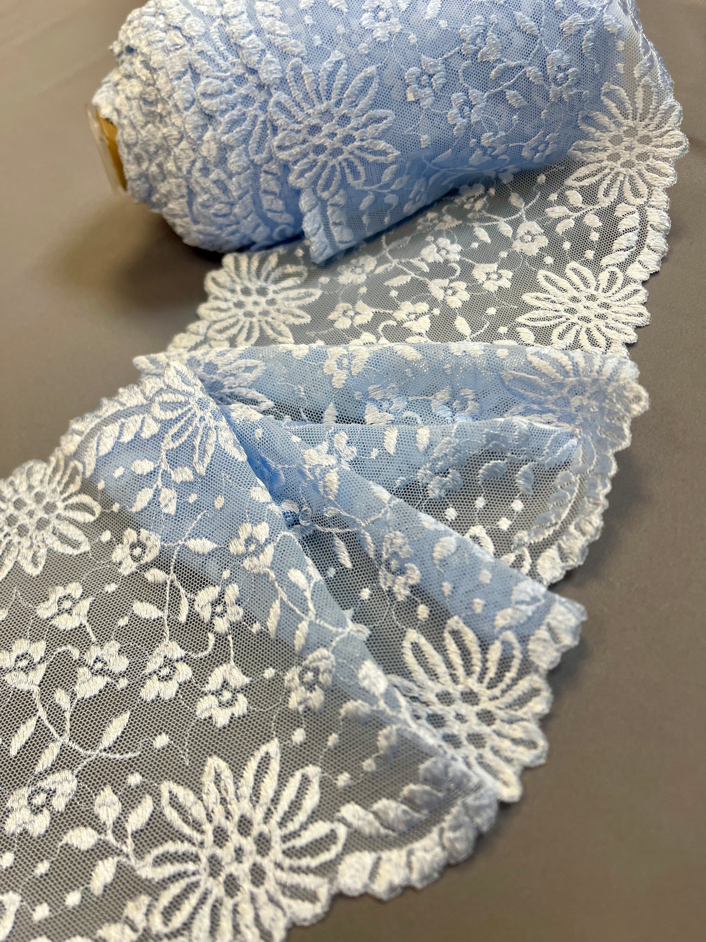 Elastīga mežģīne 16 cm-gaiši zila