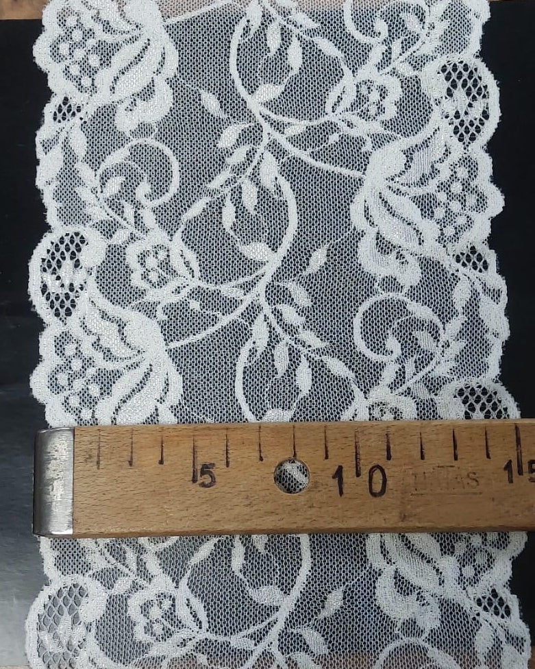 Elastīga mežģīne 15 cm- balta