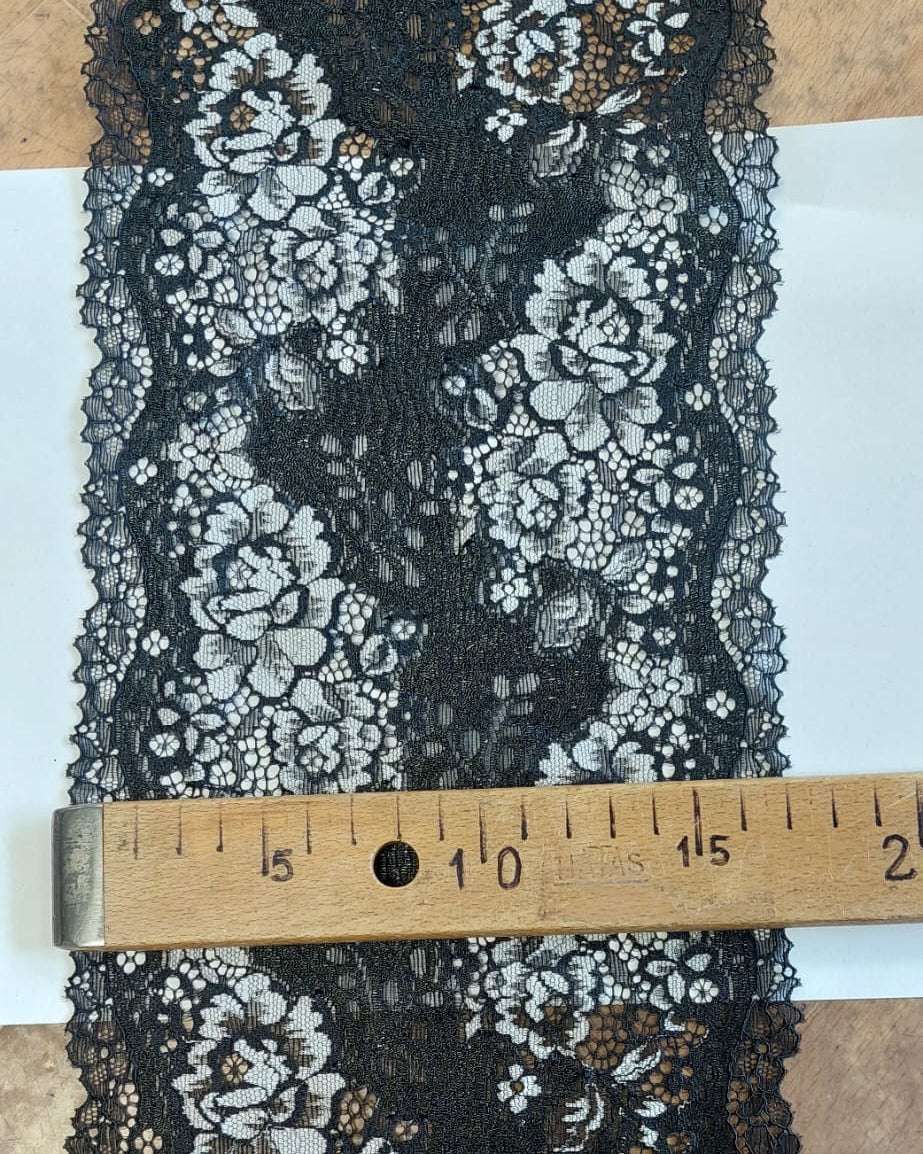 Elastīga mežģīne 16 cm- melnbalta