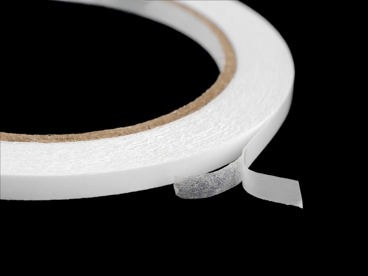 Zdjęcie dwustronnej taśmy klejącej do tkanin StyleLock – 5 mm – dostępnej online w Szarlote tkaniny