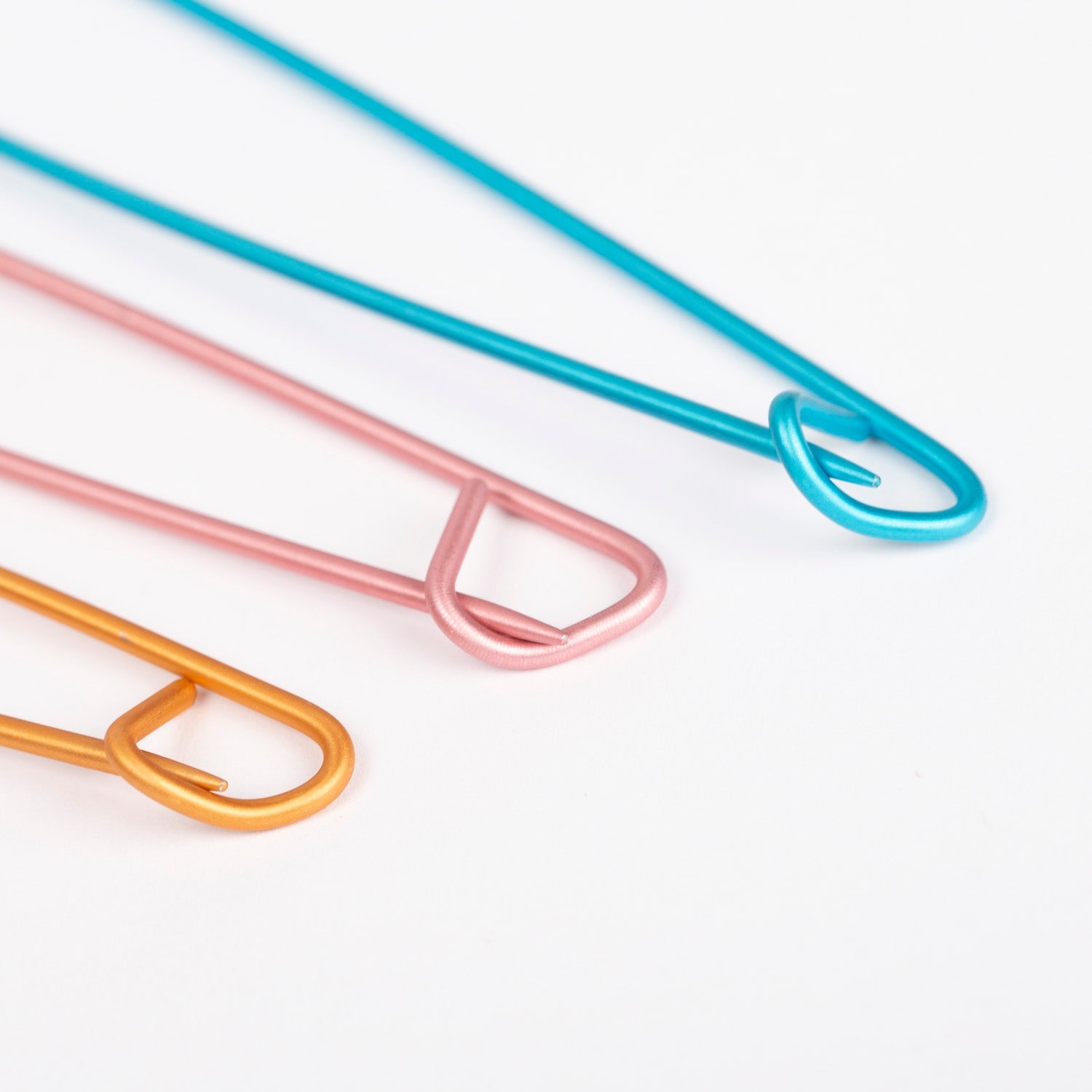 Image of Drops knitting stitch holders – set of 3 | Aluminum auxiliary needles – available at Šarlotes audumi