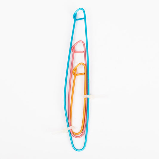 Image with Drops Knitting Stitch Holders – 3-piece set | Aluminum auxiliary needles – available at Šarlotes audumi