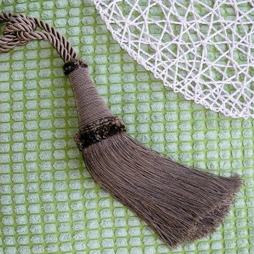 alt
Image of curtain tiebacks with fringe | various shades – available at Charlotte's Fabrics