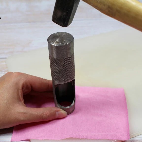 alt
Image of a fabric and leather hole punch Ø14; 17; 18; 19; 20; 22 mm – available at Šarlotes audumi