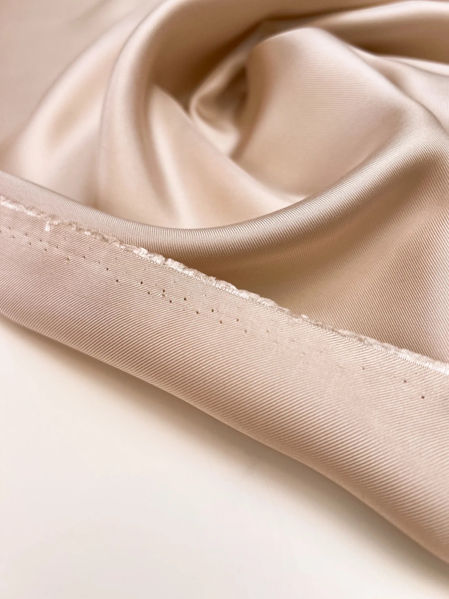 100% tkanina twill z jedwabiu w kolorze beżowym-Włochy