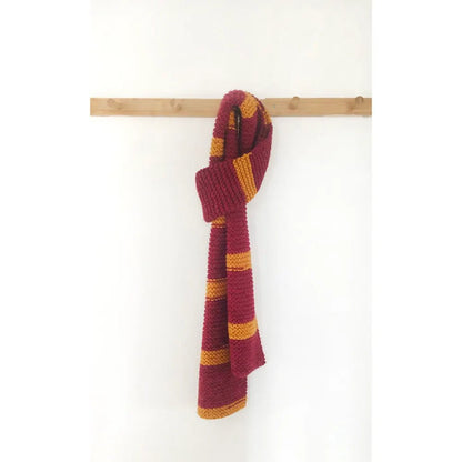 Attēls ar DMC Harry Potter Magic dzija 300 g / 410 m – pašsvītrojoša dzija Cūkkārpas koledžu krāsās – pieejams internetā Šarlotes audumi