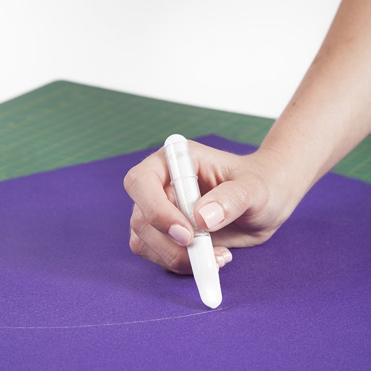 Tailors’ and dressmakers’ chalk pen with roller