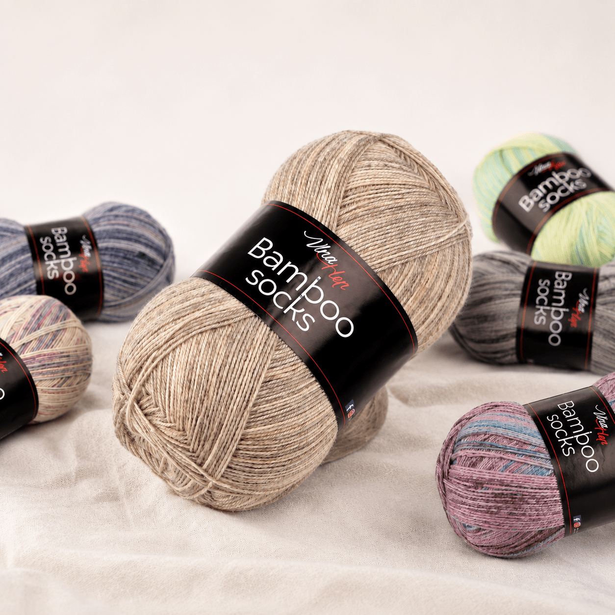 Attēls ar Dzijas VlnahHep Bamboo Socks - 100g / 400m – pieejams Šarlotes audumi
