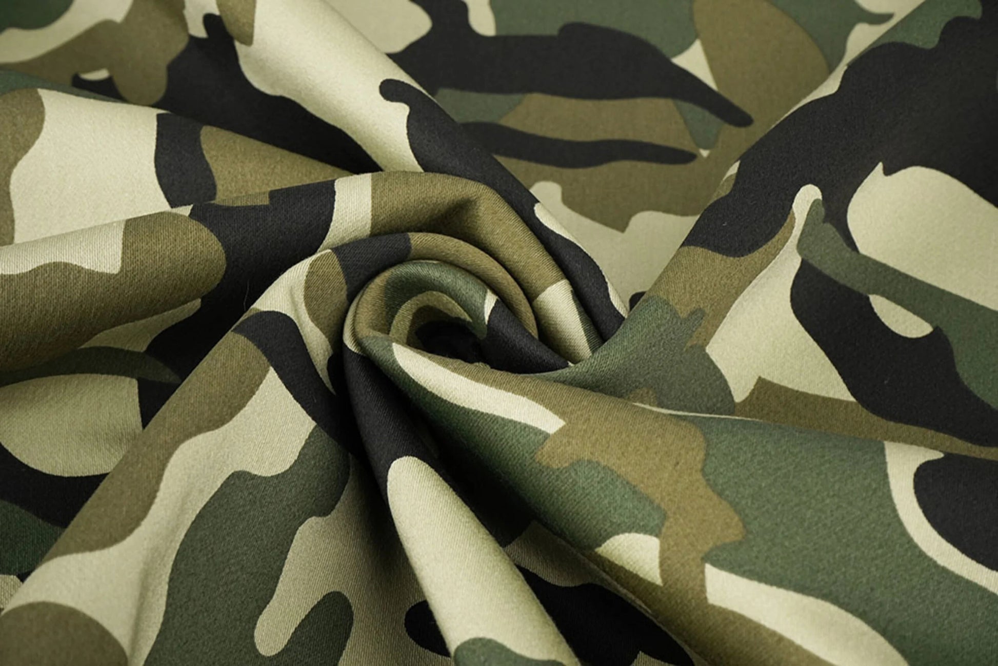 Image of denim fabric with camouflage pattern – Army Green 275 g/m² – available at Šarlotes audumi