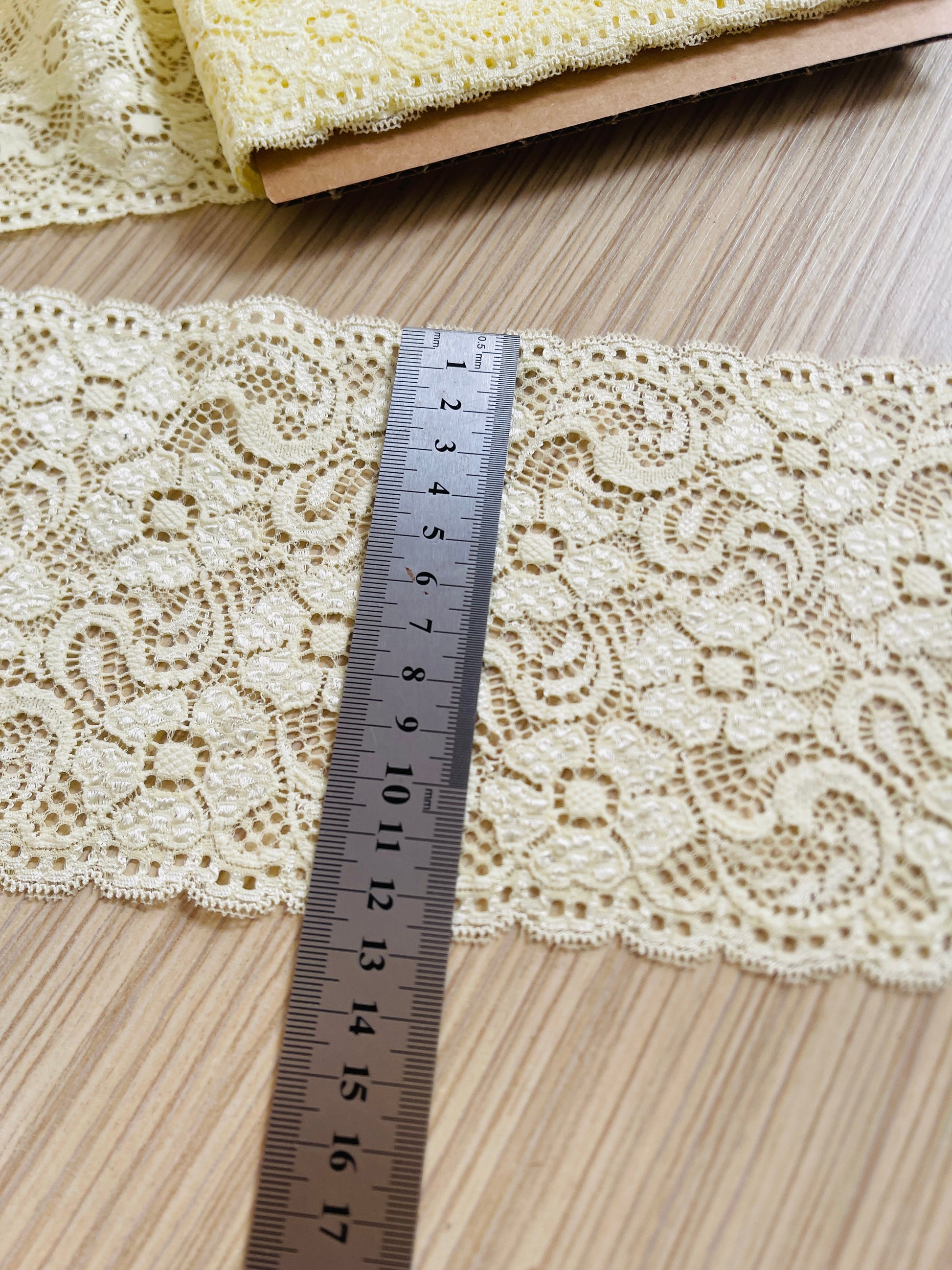 Image of elastic lace 13 cm - yellow – available at Šarlotes audumi