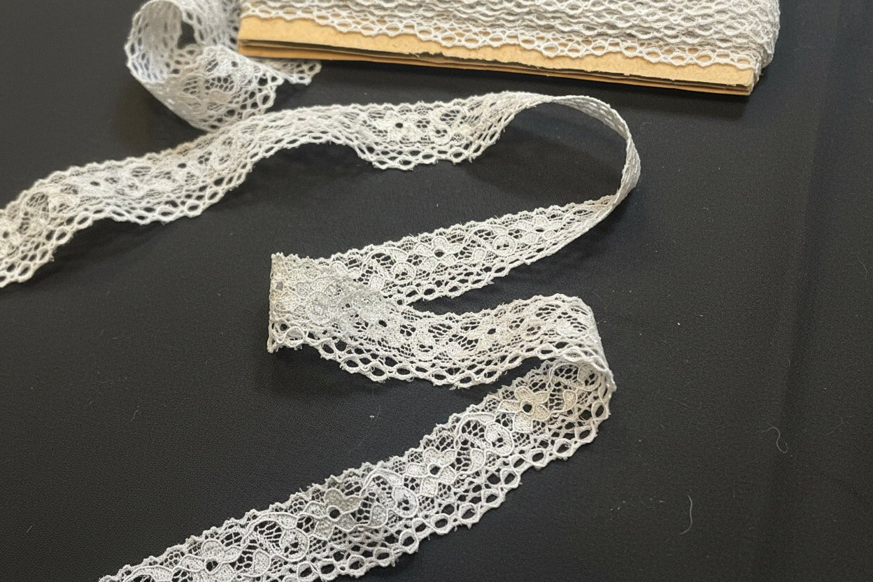Image of elastic lace 2 cm-gray – available online at Šarlotes audumi