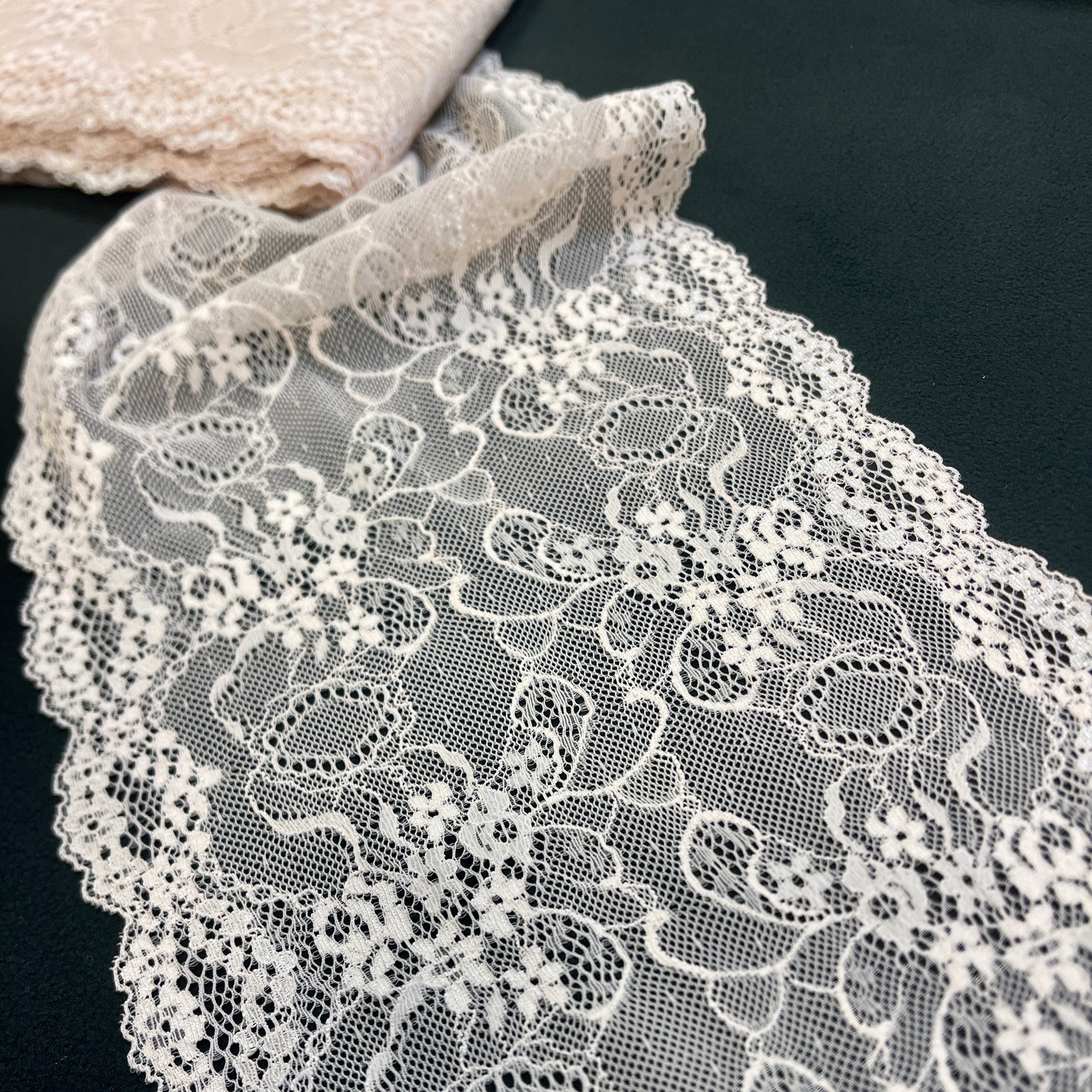 Image of Elastic lace 20 cm - cream shade – available at Šarlotes audumi