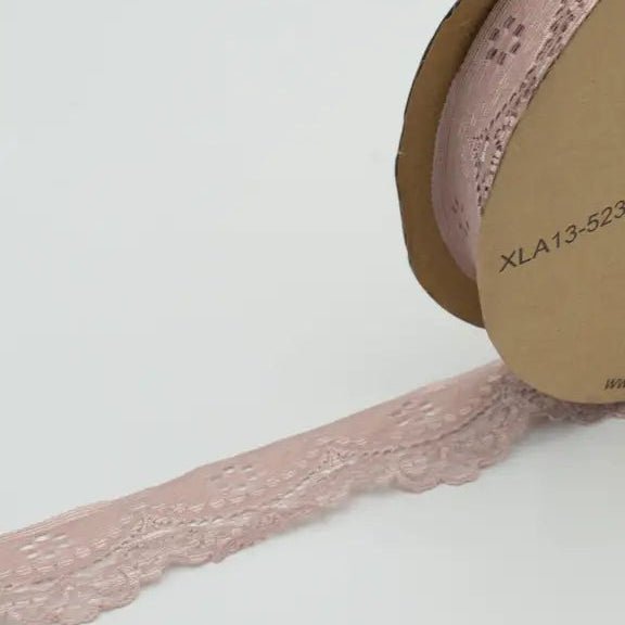 Zdjęcie z elastyczną koronką 3 cm - pudrowy róż – dostępna w Šarlotes audumi