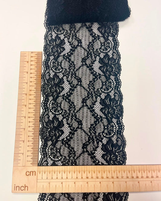 Zdjęcie elastycznej, delikatnej koronki 18 cm-czarnej – dostępnej online Šarlotes audumi