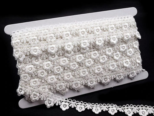 Image of guipure lace/insert with a daisy pattern, 21 mm - white – available at Charlotte's Fabrics