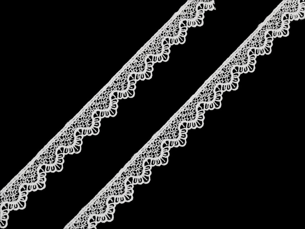 Zdjęcie taśmy koronkowej gipiurowej, mlecznobiałej – 11 mm / 15 mm – dostępna online w Šarlotes audumi