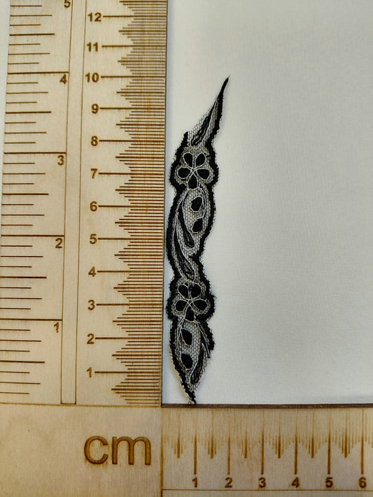 Image of patch/embroidery 10 x 1.5 cm – available at Šarlotes audumi