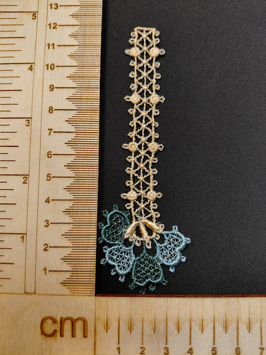 Image of a patch/embroidered patch, 12 x 4 cm – available at Charlotte’s Fabrics