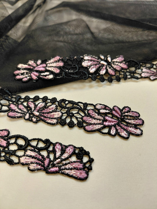 Image of patch/applique 12.5 x 2.2 cm – available at Šarlotes audumi