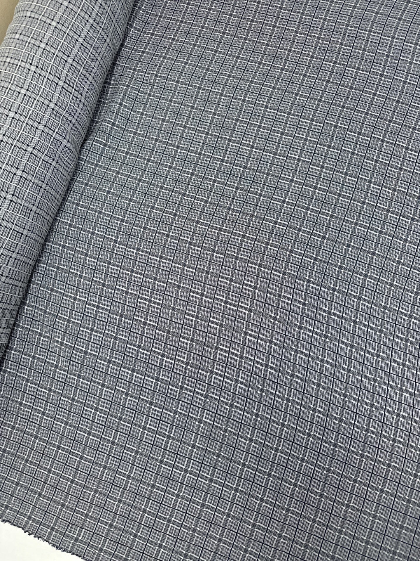 Image of Italian 100% cotton fabric in gray with a checkered pattern, medium-thickness fabric for clothing, 195 g/m² – available at Šarlotes fabrics
