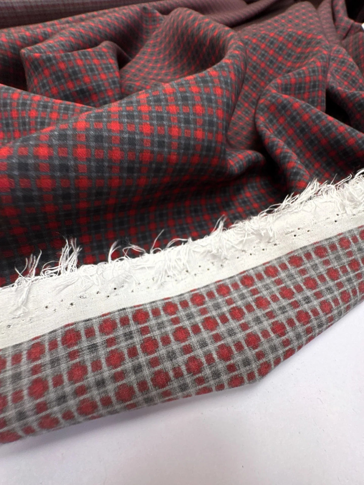 Italian 100% viscose fabric in red and gray pattern – available online at Šarlotes audumi