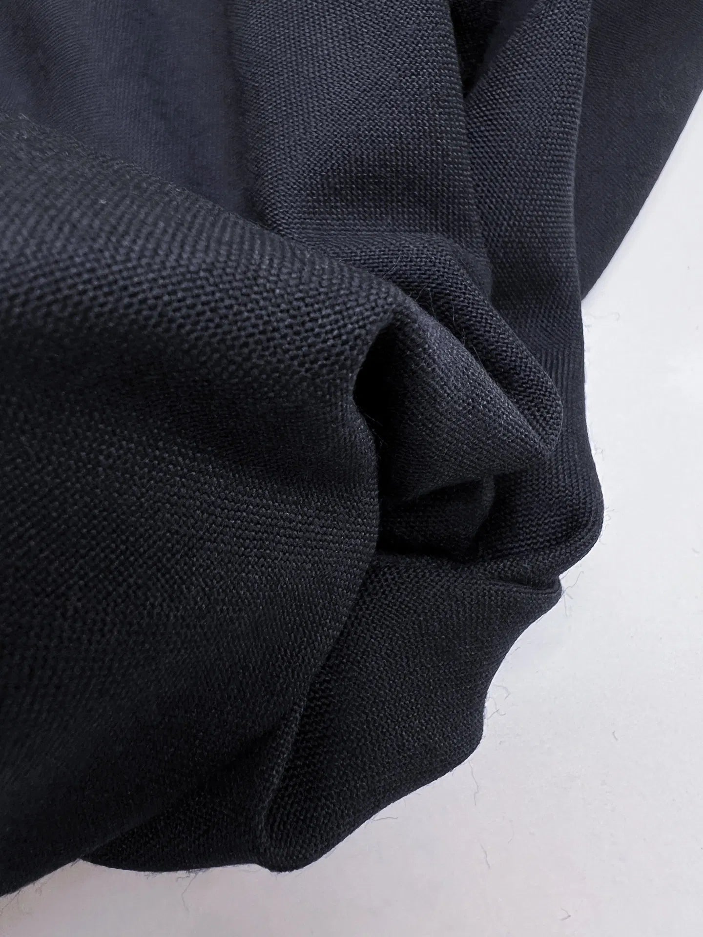 Italian dress and blouse fabric | 57% wool | 43% polyester | 155 g/m² | 147 cm | Dark blue