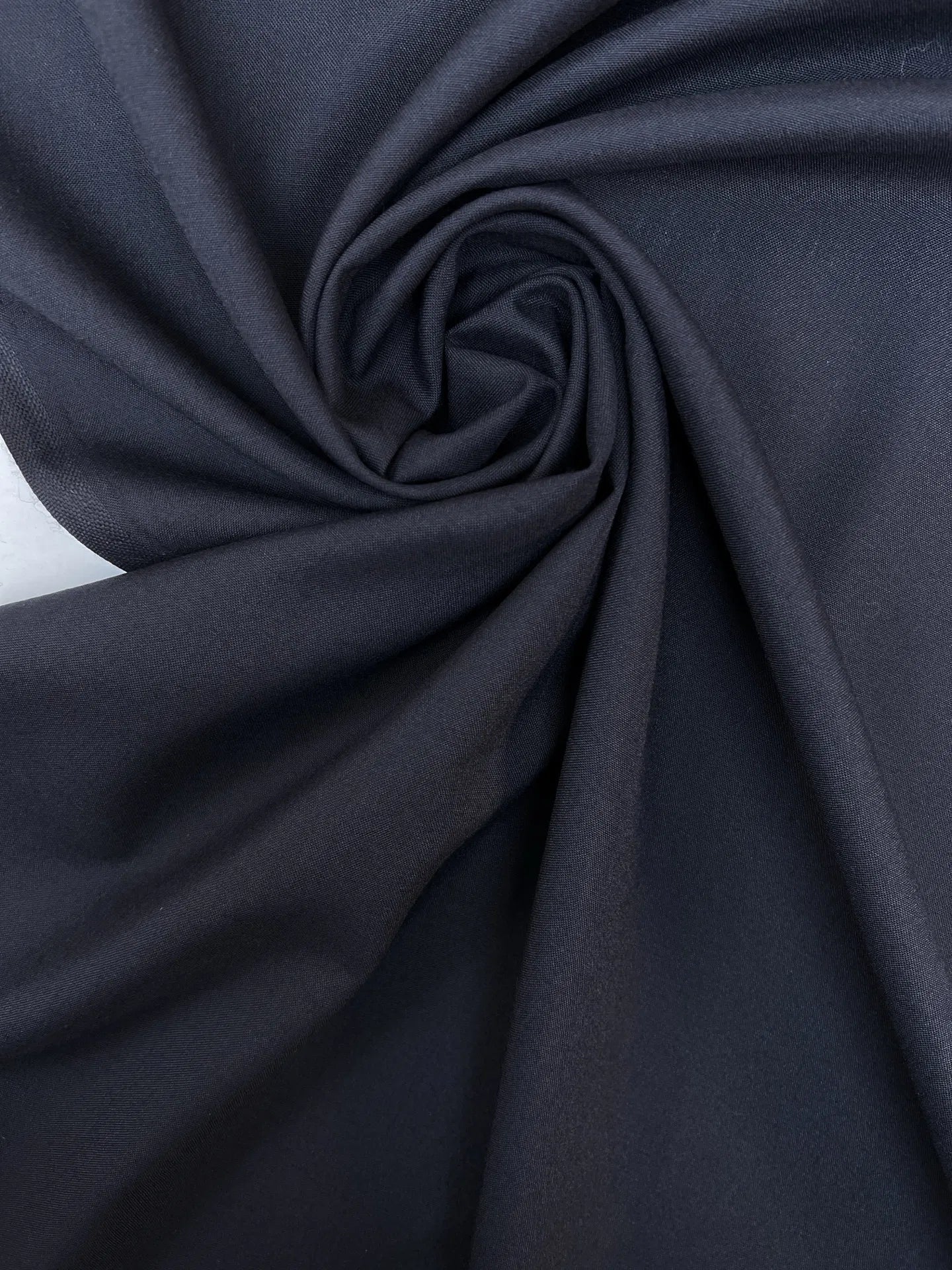 Italijian dress and blouse fabric | 57% wool | 43% polyester | 155 g/m² | 147 cm | Dark blue