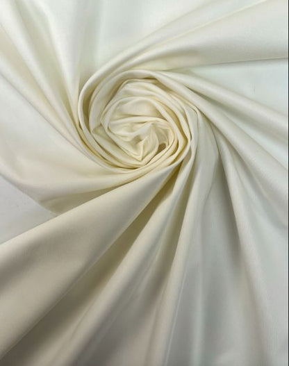Image with Italian cotton and elastane fabric, butter white, 150 g/m2 – available at Šarlotes audumi