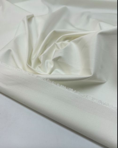 Image of Italian cotton and elastane fabric, butter white, 150 g/m2 – available at Šarlotes audumi