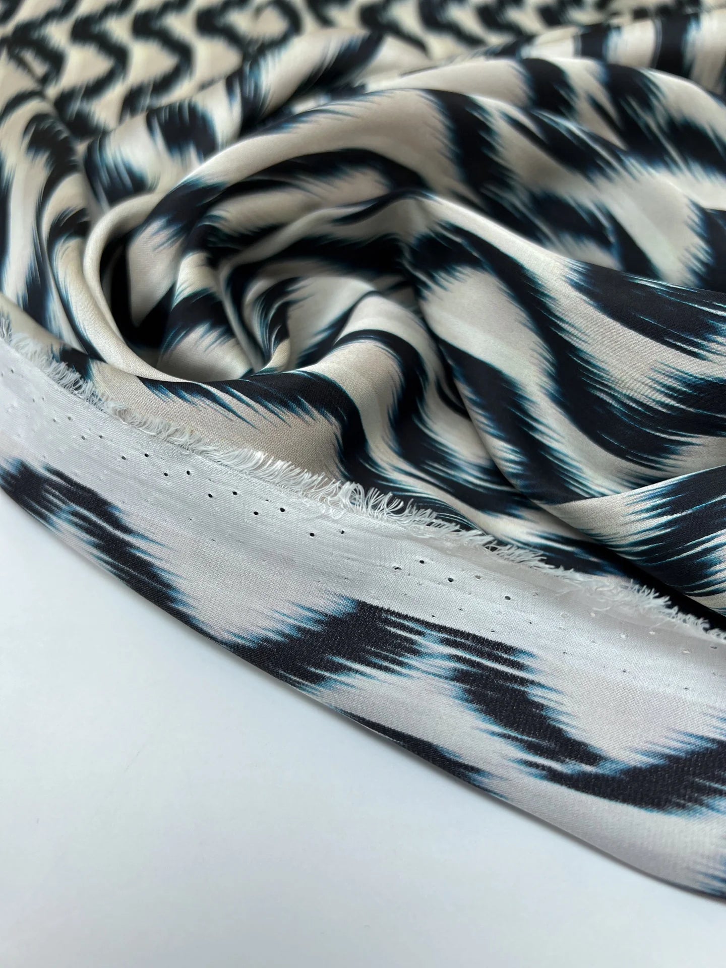 Image of Italian satin fabric in beige and blue with an abstract pattern, 85 g/m2 – available at Šarlotes audumi