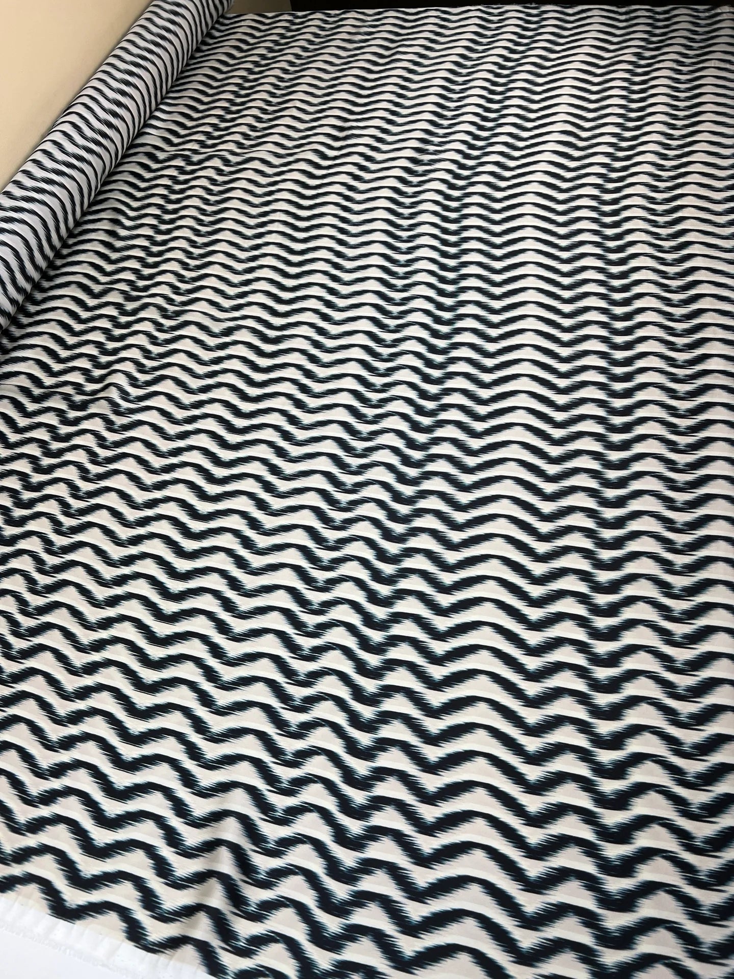 Image of Italian satin fabric in beige and blue with an abstract pattern, 85 g/m2 – available at Šarlotes audumi