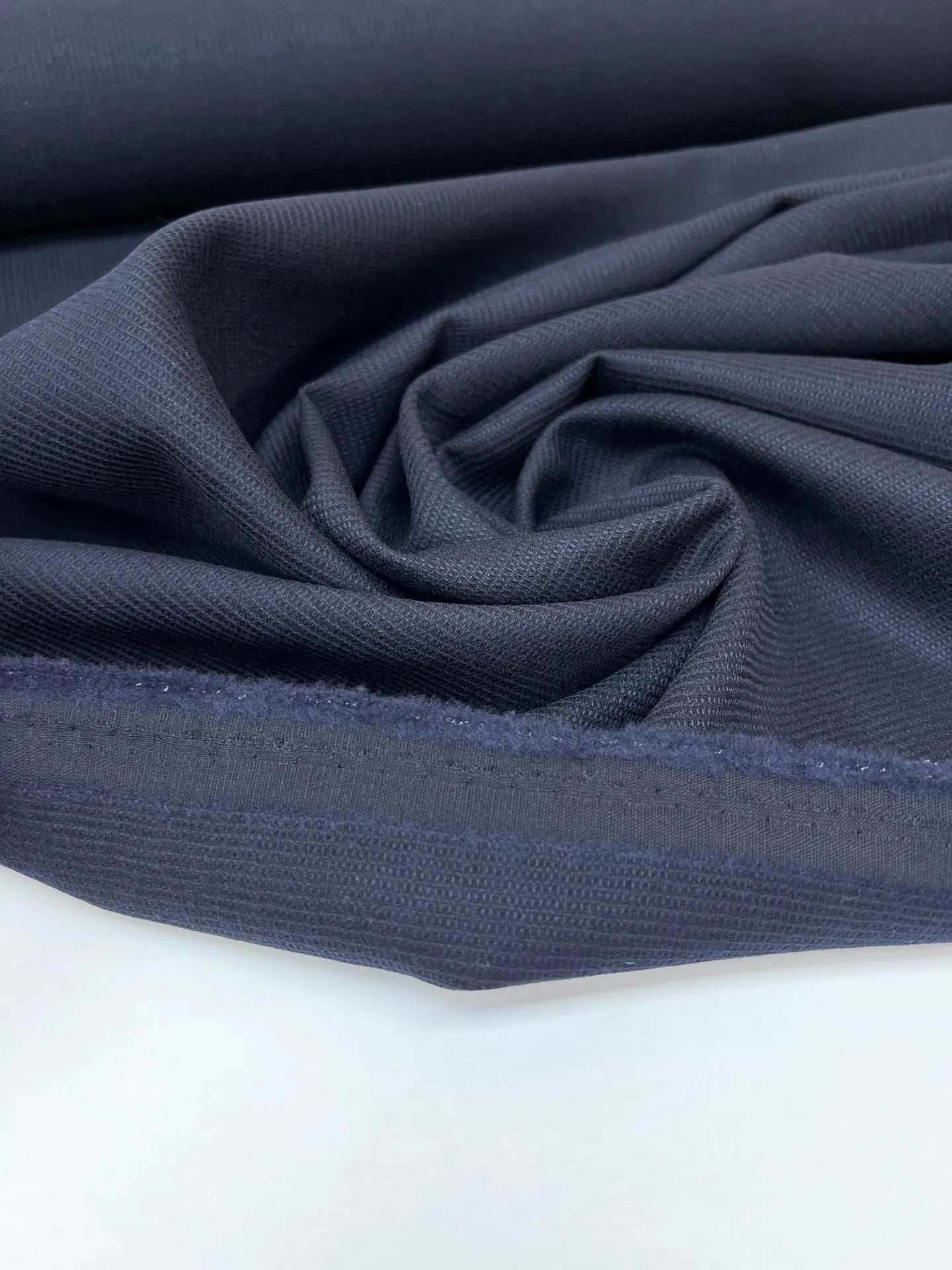 Italian waffle-weave suit fabric | 85% wool | 15% polyamide | 225 g/m² | 153 cm