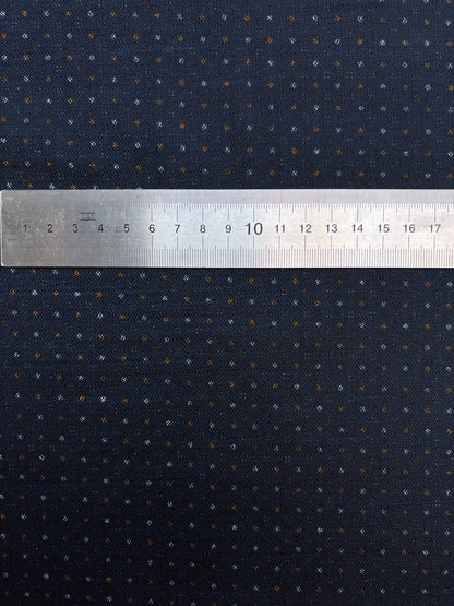 Attēls ar Itālijas vilnas audums tumši zilā krāsā ar smalkiem punktiņiem – pieejams internetā Šarlotes audumi