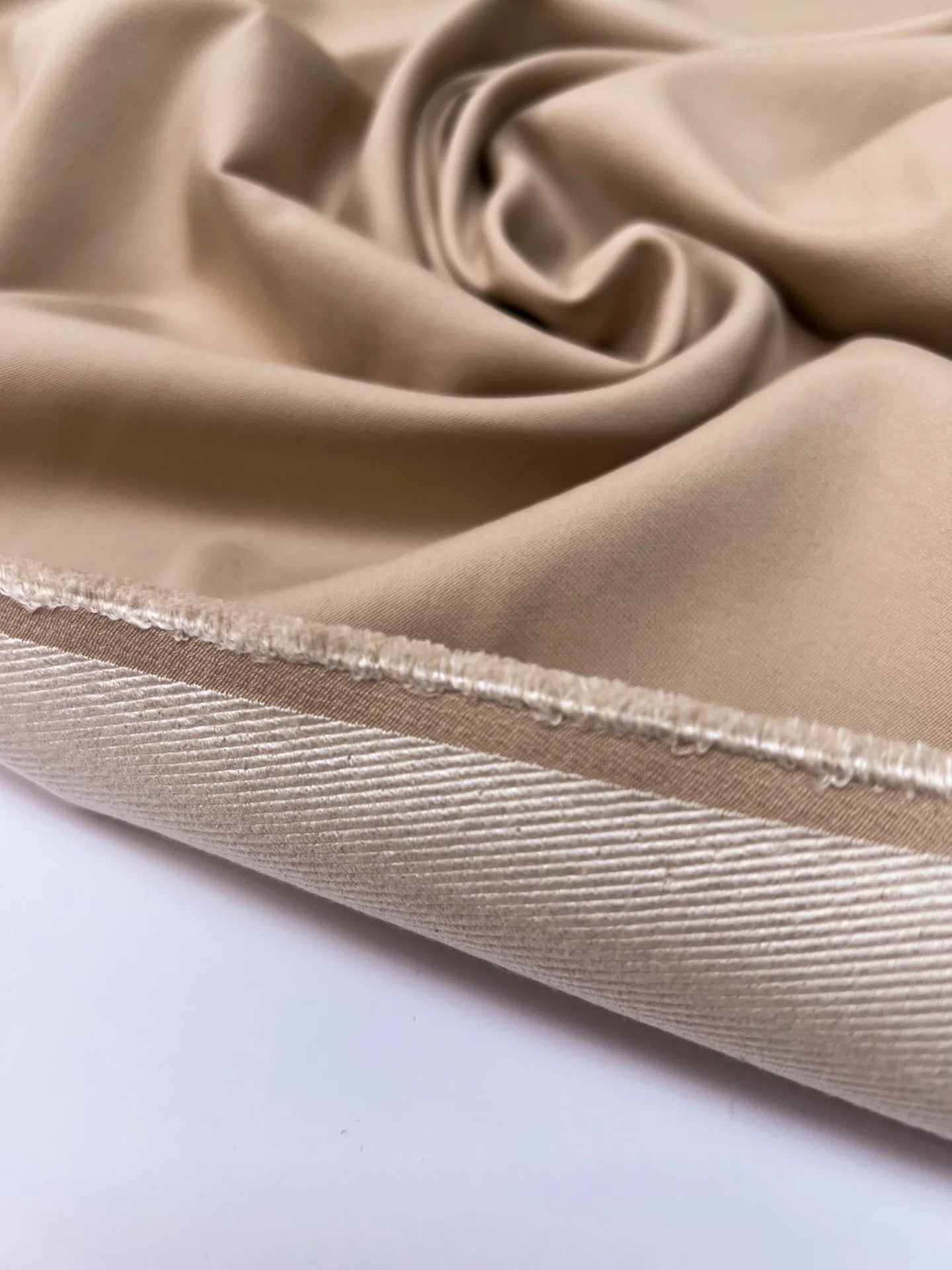 alt
Image of Italian viscose twill suiting fabric – beige | 49% viscose, 40% silk, 11% polyamide | 220 g/m² | 147 cm – available at Šarlotes audumi