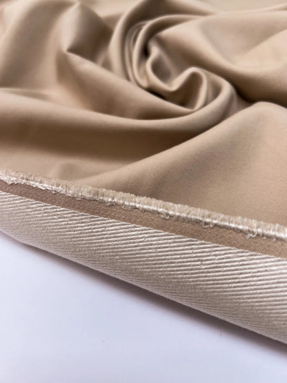 alt
Image of Italian viscose twill suiting fabric – beige | 49% viscose, 40% silk, 11% polyamide | 220 g/m² | 147 cm – available at Šarlotes audumi