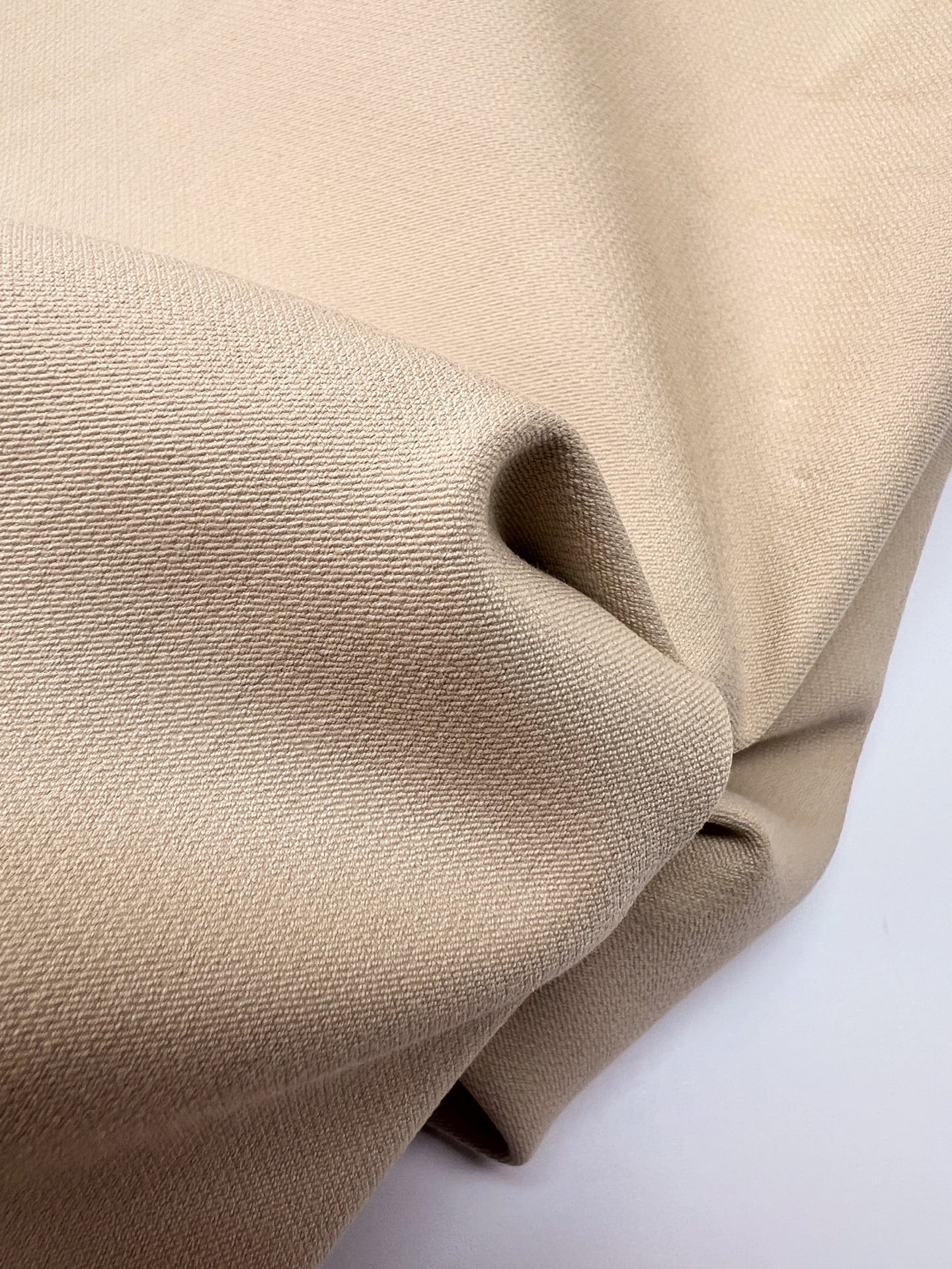 Image of Italian viscose twill suit fabric – beige | 49% viscose, 40% silk, 11% polyamide | 220 g/m² | 147 cm – available at Šarlotes audumi