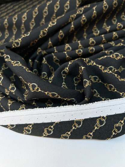 Image of Italian crepe fabric with chain pattern | Polyester 100% | 152 cm – available at Šarlotes audumi