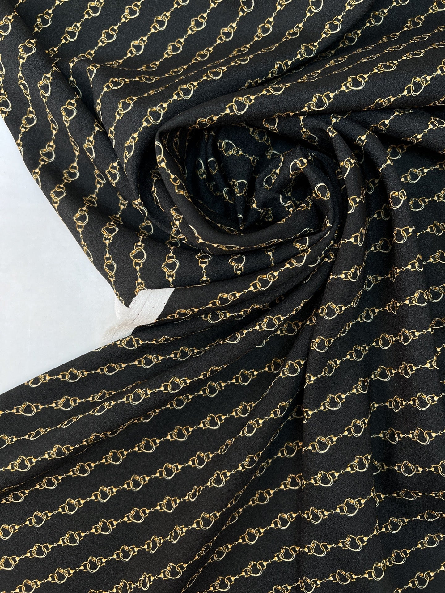 Image with Italian crepe fabric with chain pattern | Polyester 100% | 152 cm – available at Šarlotes audumi