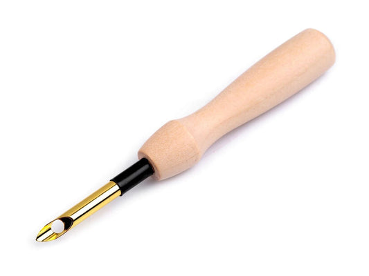 Zdjęcie z igłą do punch needle z drewnianą rączką (pustą) Ø3,5 mm / Ø5 mm – dostępny w Šarlotes audumi