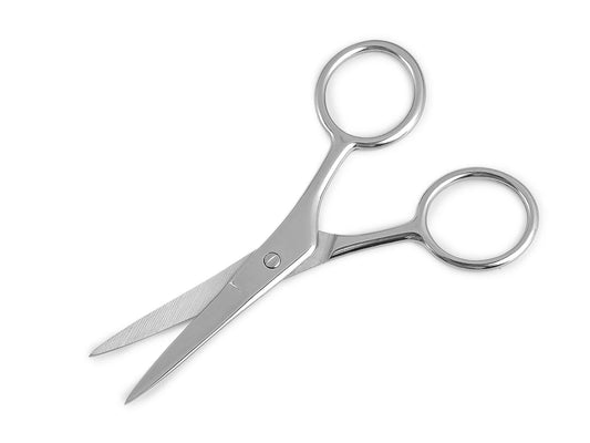 Zdjęcie nożyczek do haftu 10 cm – metalowych, z prostymi ostrzami – dostępnych online w sklepie Šarlotes audumi