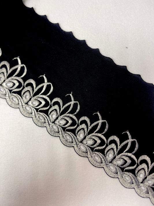 Image with embroidered lace 14 cm - black with white – available at Šarlotes audumi