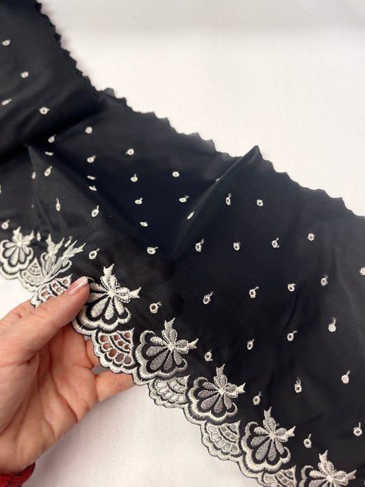 Image of embroidered lace 15 cm - black with white flowers and circles – available at Šarlotes audumi