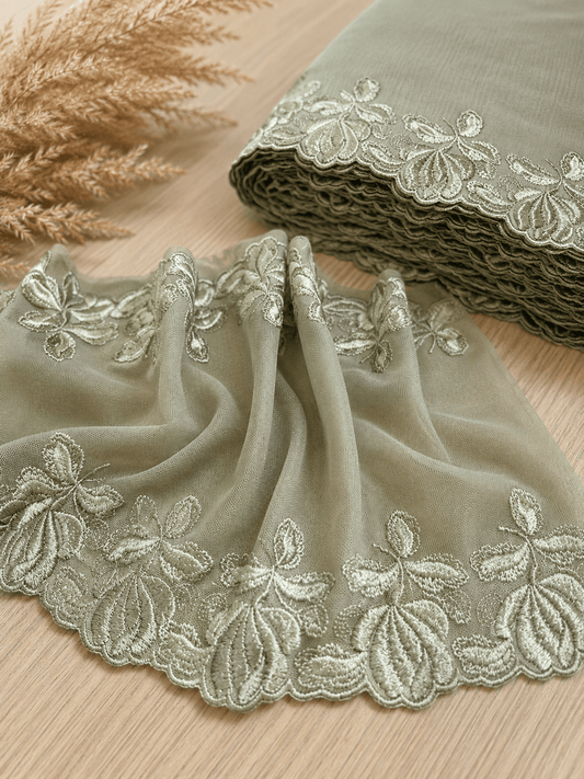 Image with embroidered lace 18 cm - green – available at Šarlotes audumi