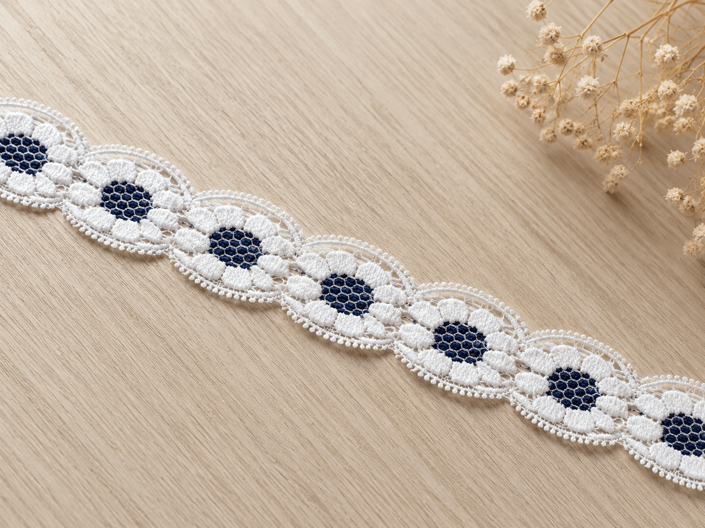 alt
Image of embroidered lace 3.5 cm - white flowers with a dark blue center – available at Šarlotes audumi