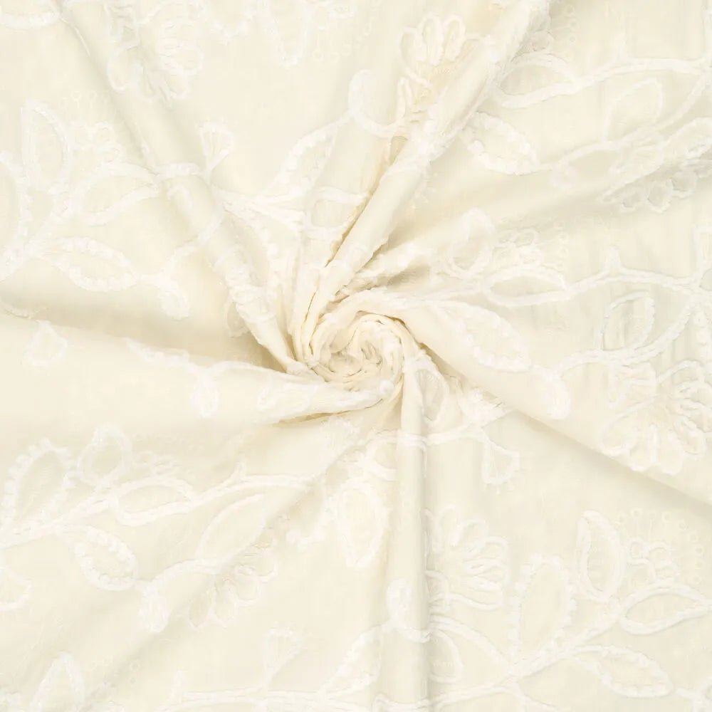 Image of embroidered cotton fabric with pattern - butter tone 145 g/m² – available at Šarlotes audumi