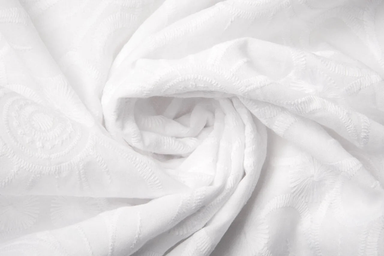Embroidered cotton fabric - large white flowers 110 g/m²