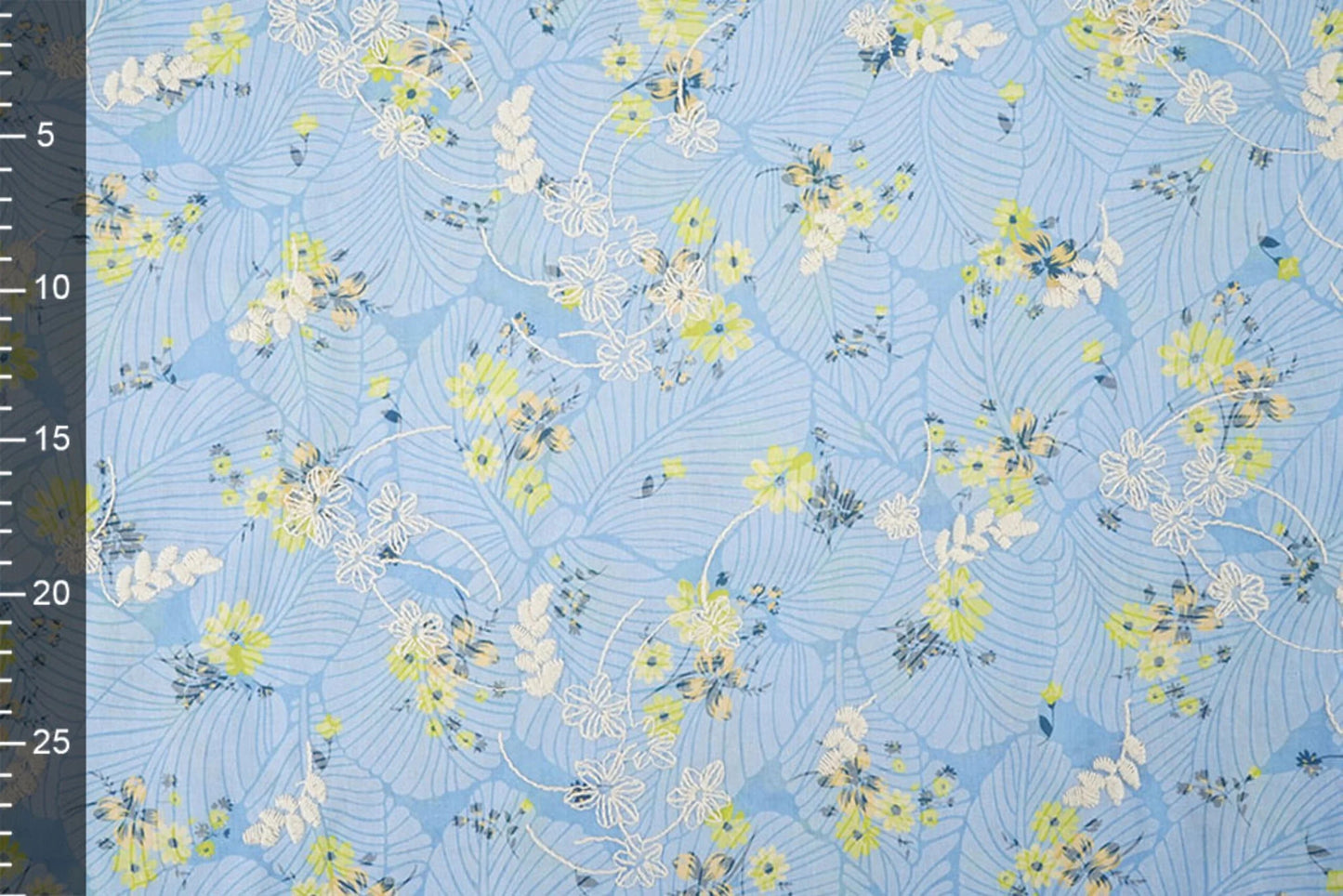 alt
Image with embroidered cotton fabric - yellow flowers on blue 115 g/m² – available at Šarlotes audumi